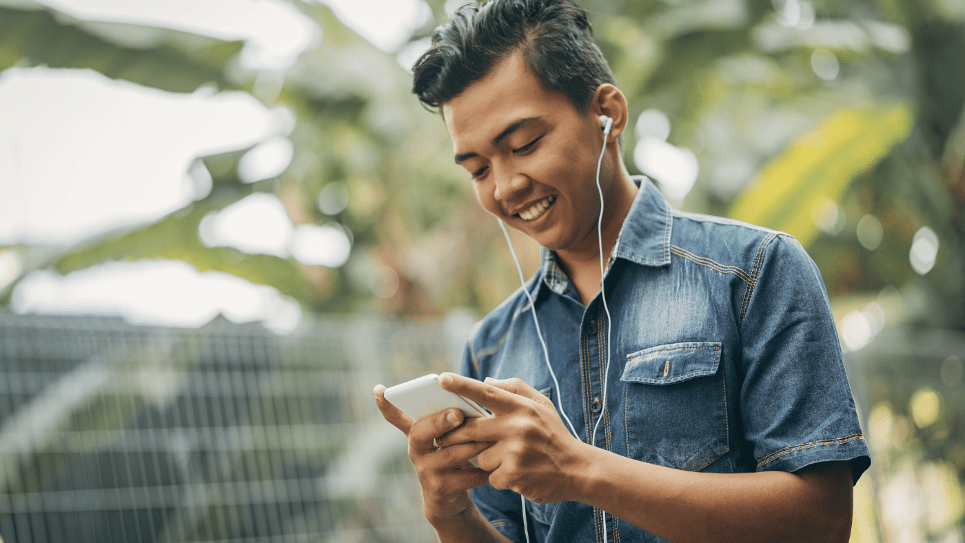 We’re all ears: our favourite podcasts about translation (and why you should listen to them too!)